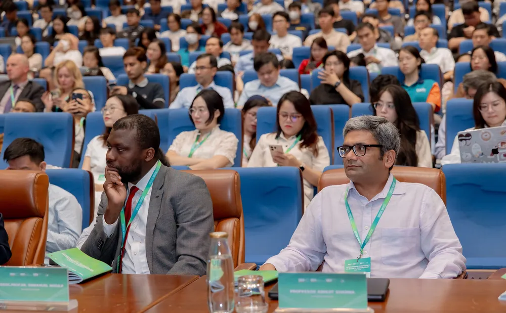 Các đại biểu dự hội thảo.