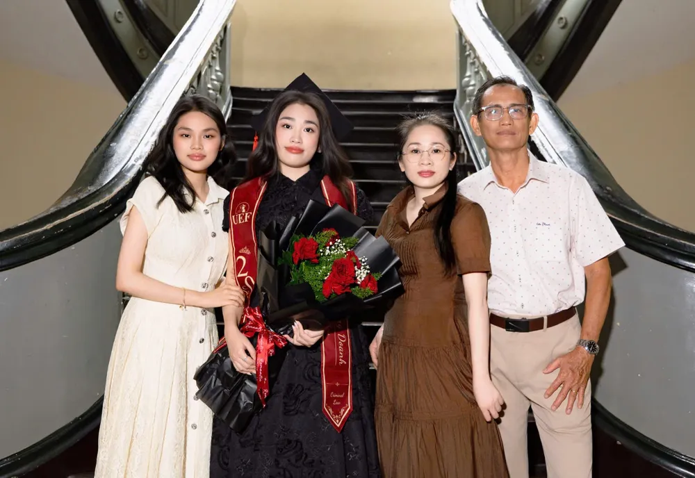 Thu_khoa_tot_nghiep_UEF_Phuong_Doanh_5.jpg