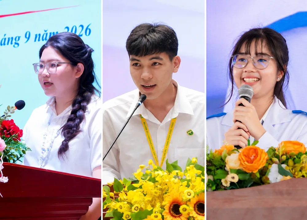 Ba thủ khoa đầu vào (từ trái qua): Đinh Ngọc Hải Lam, Nguyễn Hùng Tiến, Nguyễn Ngọc Minh Anh.