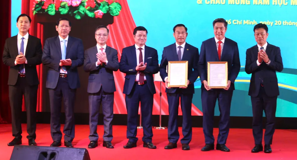 Thanh_lap_phan_hieu_Hoc_vien_tai_chinh_tai_TPHCM_2.jpg