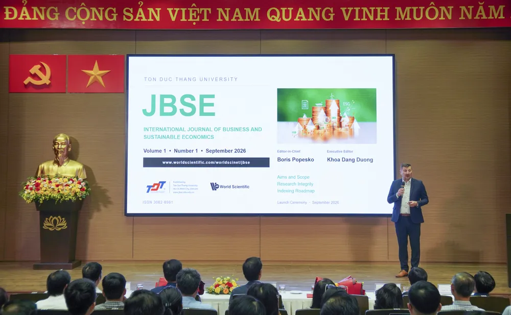 DH_Ton_Duc_Thang_ra_mat_tap_chi_quoc_te_ve_kinh_doanh_2.jpg