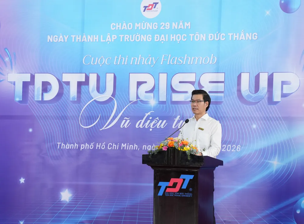 Hon_2000_nguoi_hoa_nhip_Vu_dieu_tu_hao_tai_TDTU_1