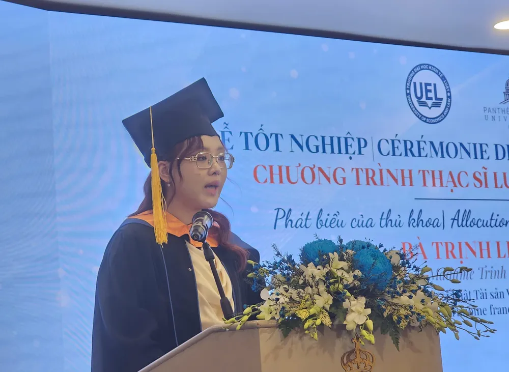 26_tan_thac_si_tot_nghiep_chuong_trinh_luat_Viet_Phap_3A.jpg