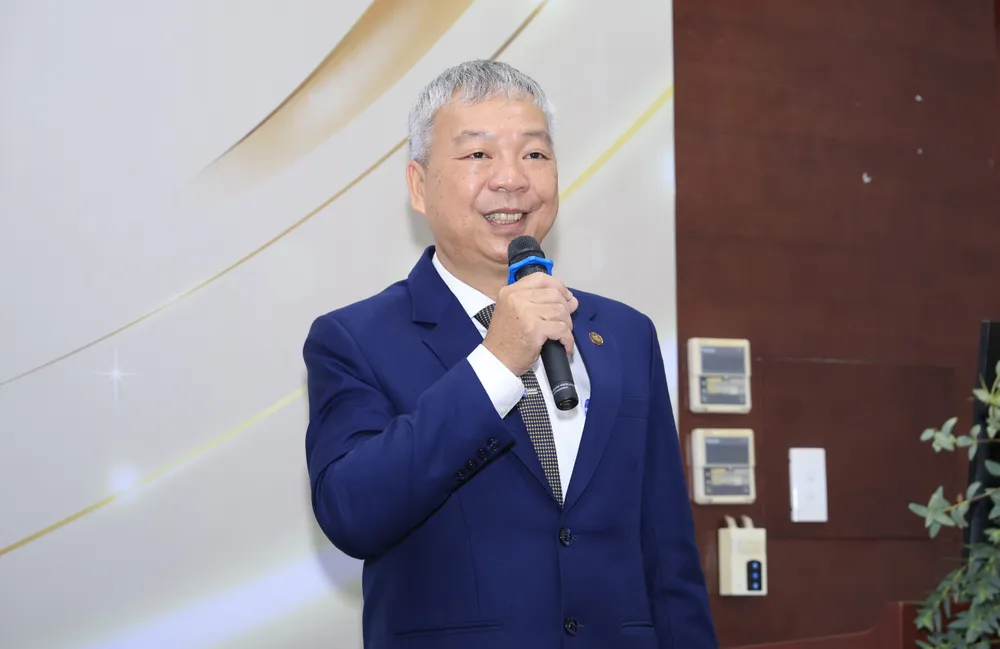 Trao_Quyet_dinh_Hieu_truong_IU_7.JPG