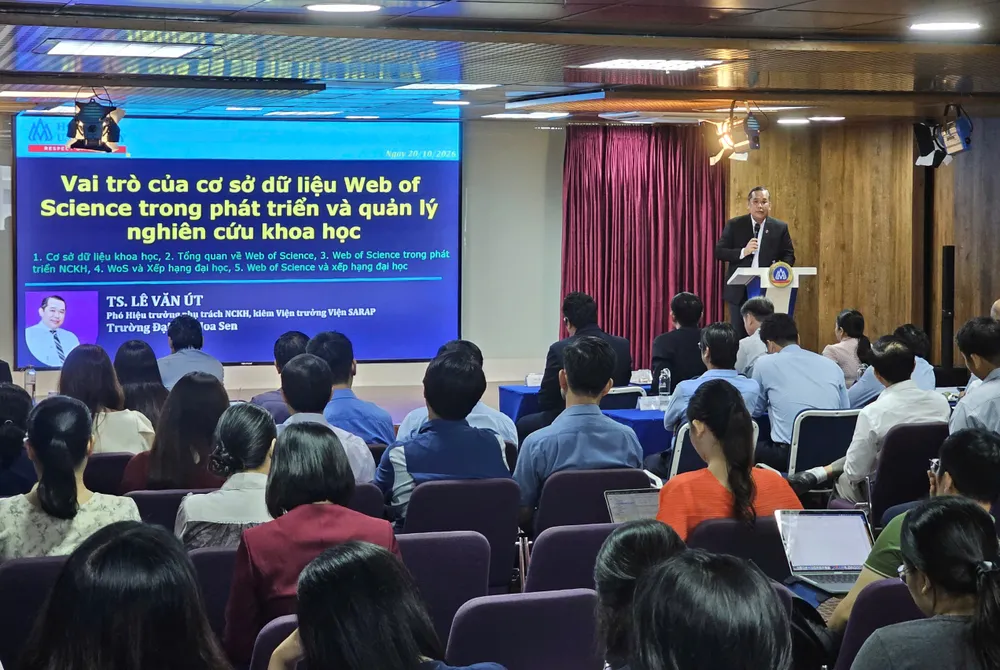 Truong_DH_Hoa_sen_dua_Web of Science_vao_nghien_cuu_3.jpg