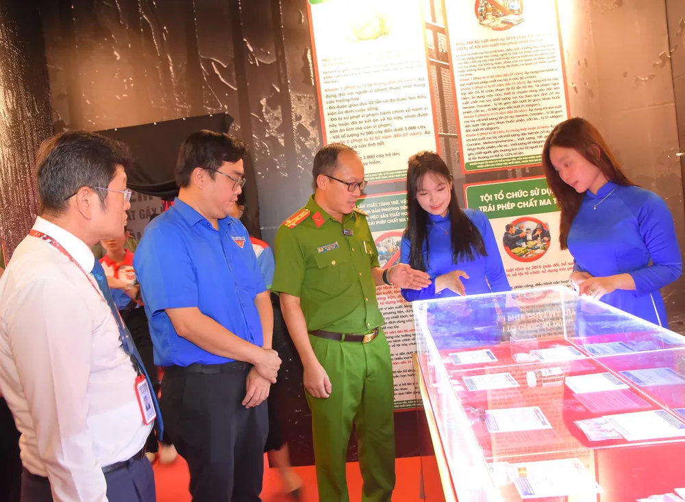 DHSP_Ra_mat_khong_gian_10.JPG