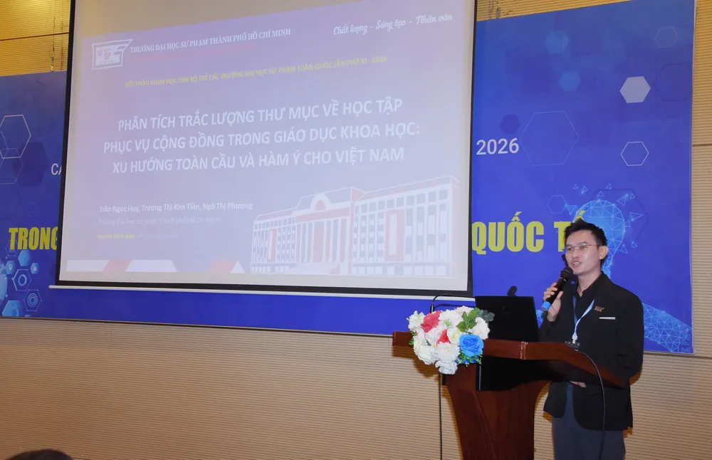 Hoi thao_khoa_hoc_tre_23_10_1.jpg