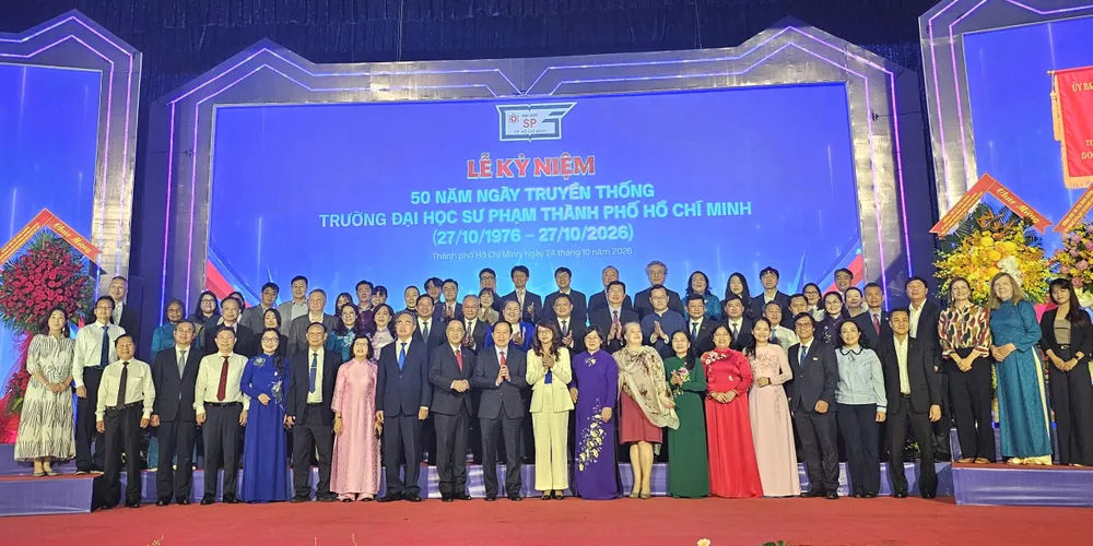 PTT_Le_Tien_Chau_Ky_niem_1.jpg