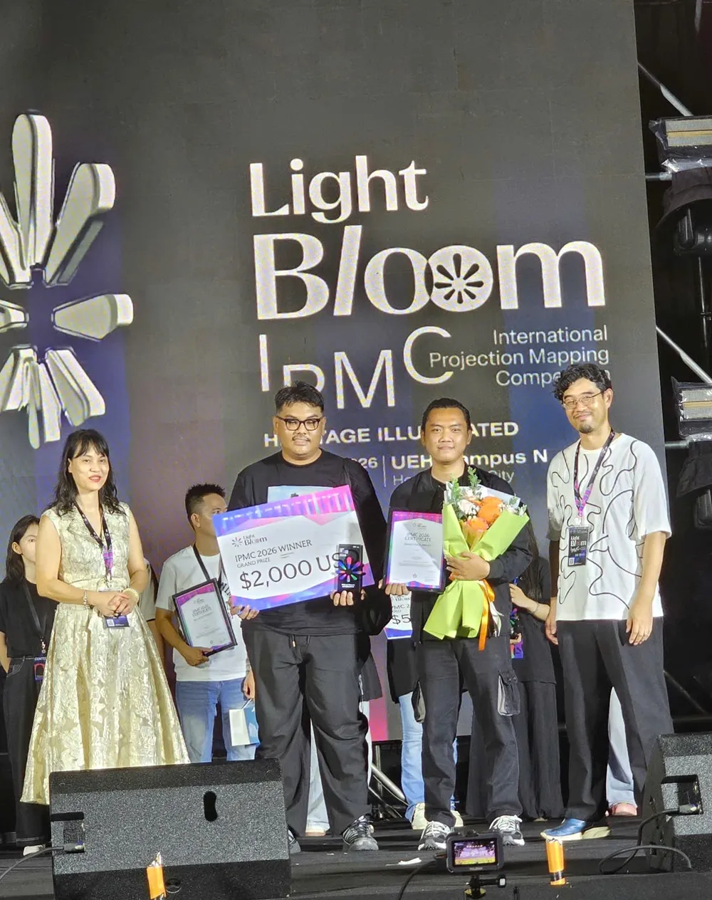 LightBloom_2026_Giai_Nhat_Chuyen_nghiep_1A.jpg