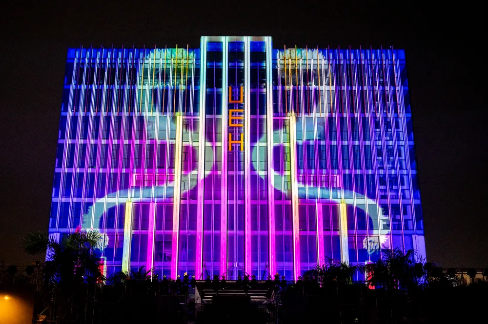 LightBloom_2026_trinh_dien_3.jpg