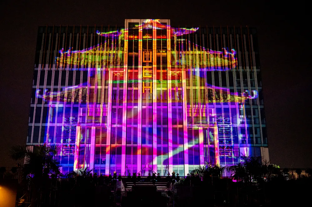 LightBloom_2026_trinh_dien_5.jpg