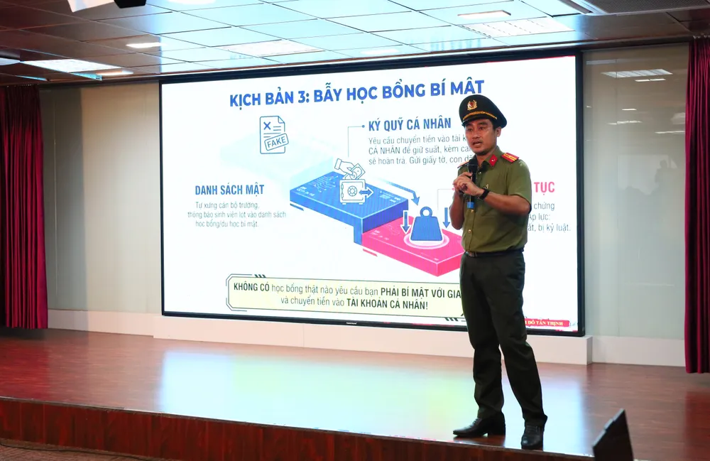 DH_Hoa_Sen_tap_huan_chong_lua_dao_2.JPG