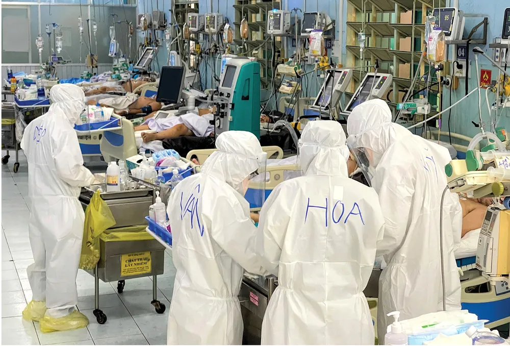 Nỗ lực giành lại sự sống từ tay “tử thần covid-19” ảnh 11
