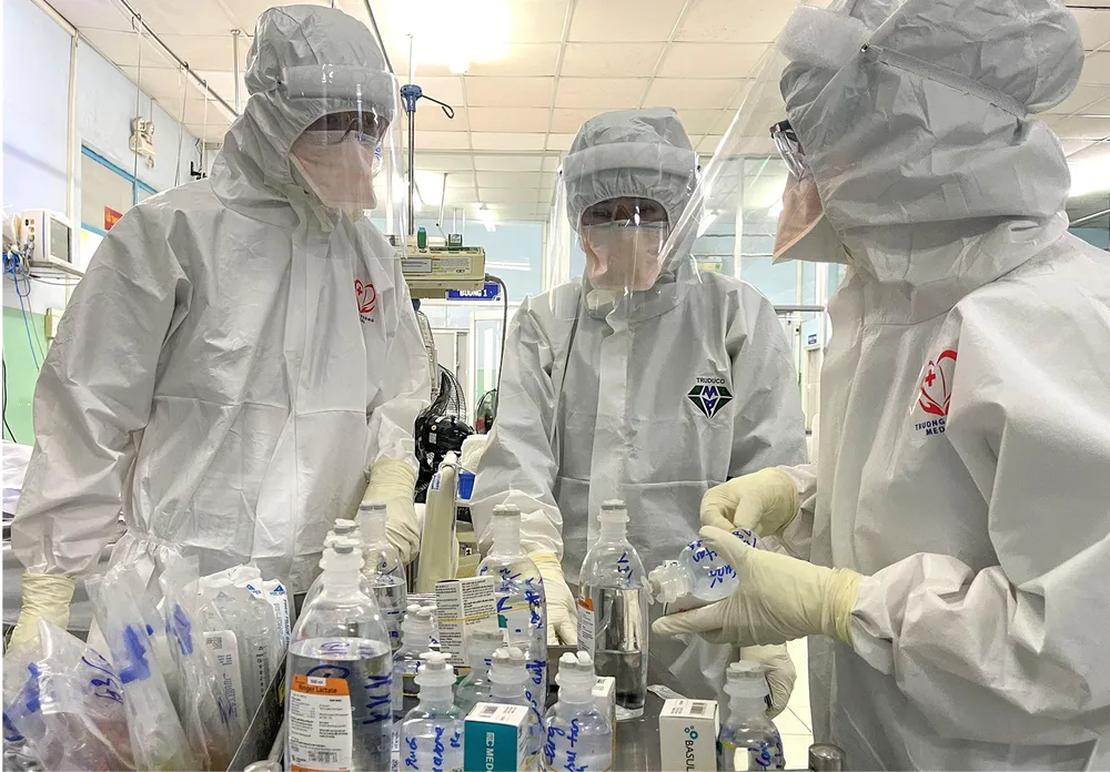 Quan tâm, ủng hộ, yêu thương lực lượng y tế, tuyến đầu chống dịch ảnh 5