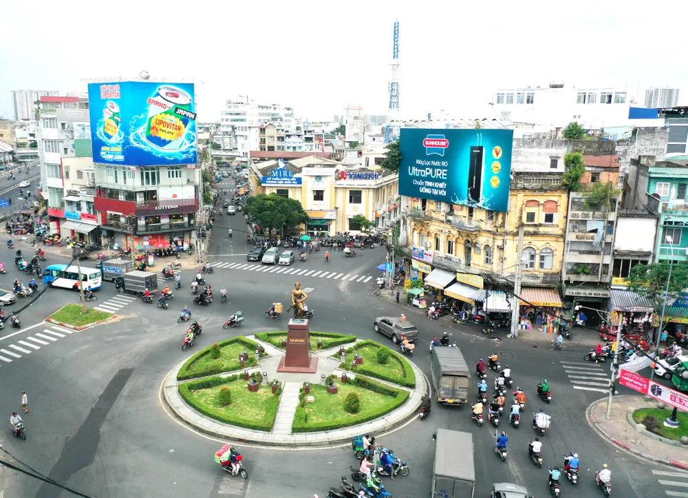 tượng đài Phan Đình Phùng.jpg