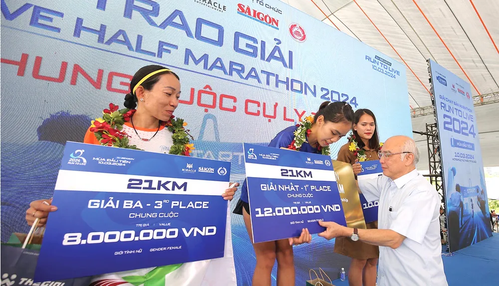 Chay vi cuoc song-h-2.jpg