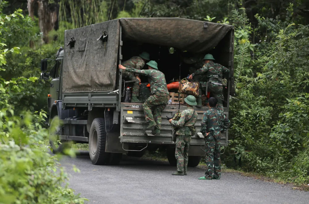 May bay Yak-130-24.jpg