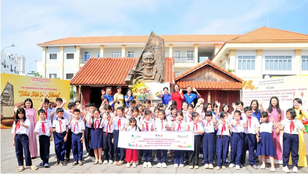 81 nam ngay CMT8-1.jpg