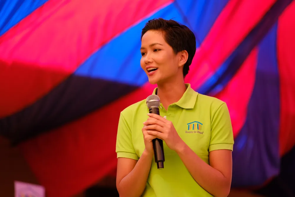 H’Hen Niê: “Không đọc sách, không có điều kiện tiếp cận sách, thật bất công với các em“ ảnh 1