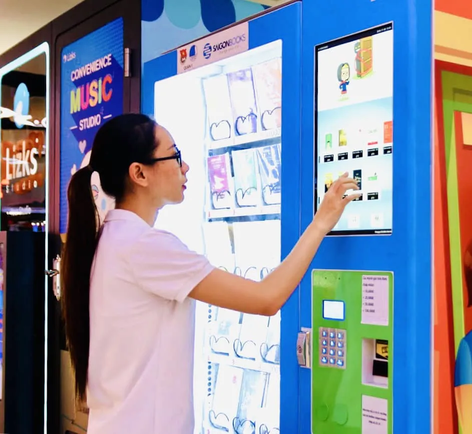 Khai trương máy bán sách tự động đầu tiên tại TPHCM ảnh 4