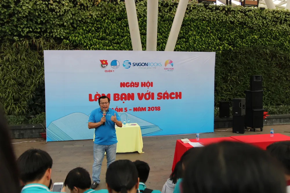 Khai trương máy bán sách tự động đầu tiên tại TPHCM ảnh 3