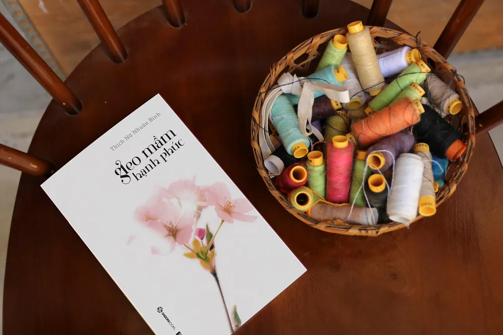 Ra mắt sách về hạnh phúc, sư cô dùng toàn bộ nhuận bút làm từ thiện  ảnh 2