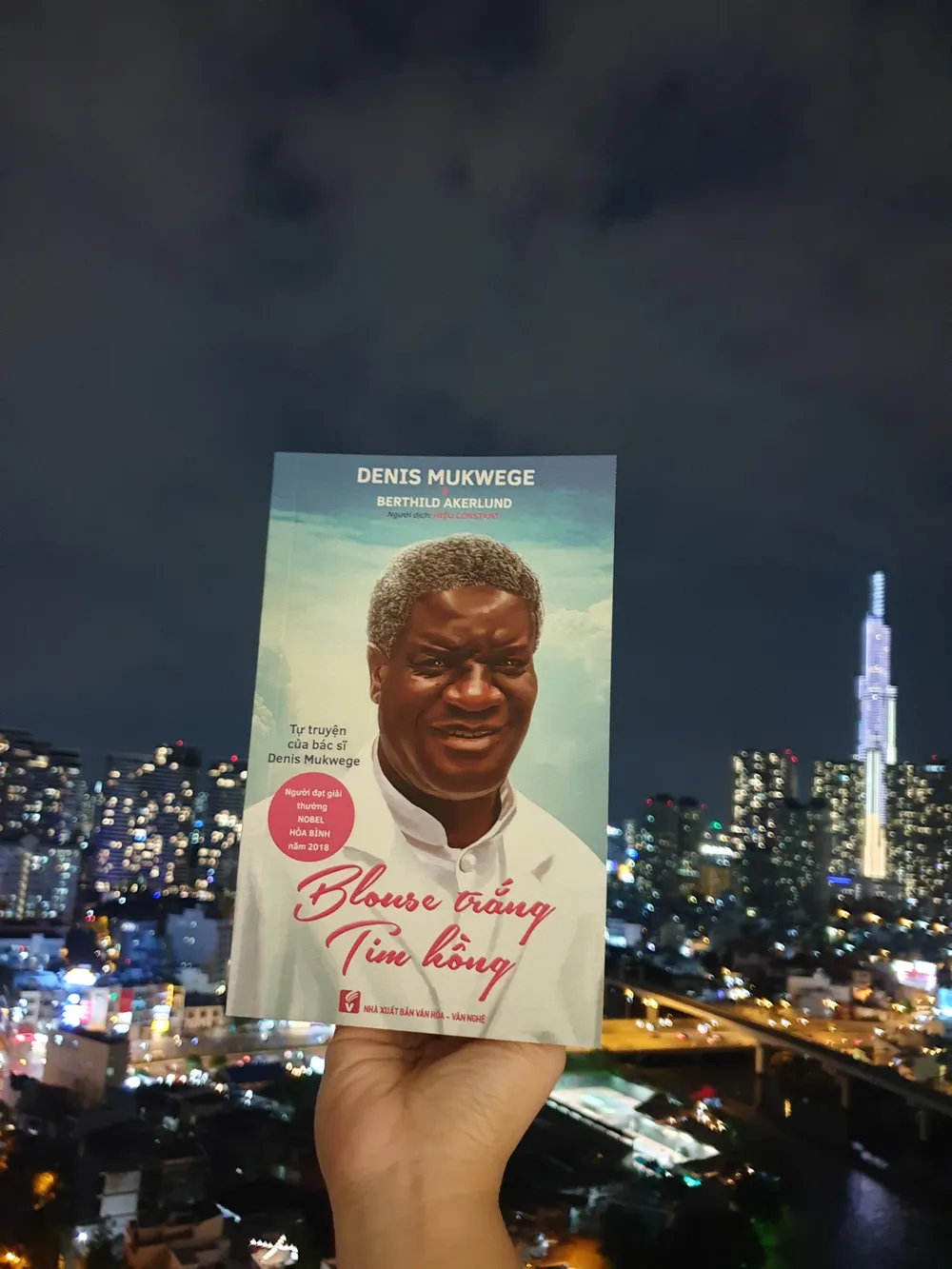 Ngày 20-10, phụ nữ đọc sách gì?  ảnh 5