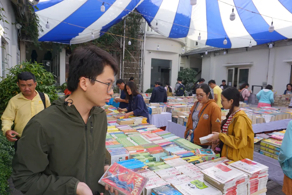 Nhiều hội sách cũ được tổ chức, giá rẻ như cho ảnh 2