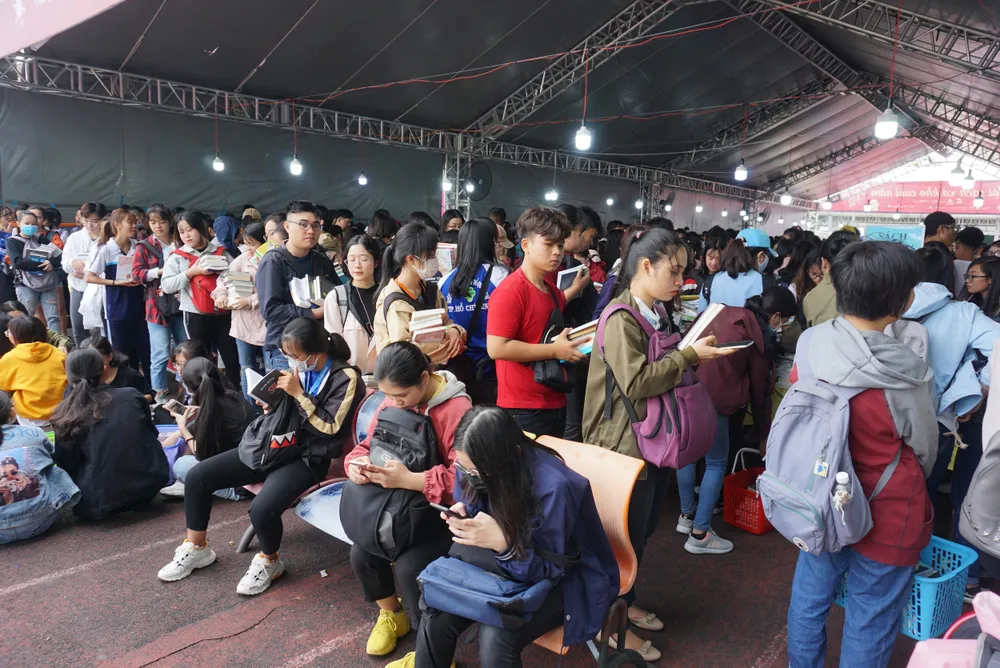 Nhiều hội sách cũ được tổ chức, giá rẻ như cho ảnh 4