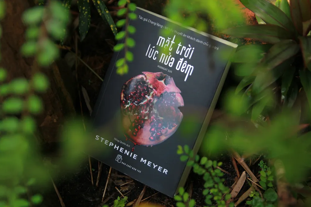 “Mặt trời lúc nửa đêm” ra mắt sau sự cố rò rỉ bản thảo ảnh 1