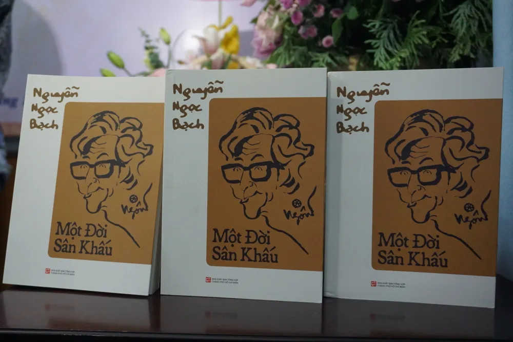 Nhiều nghệ sĩ xúc động trong buổi ra mắt sách về NSƯT Nguyễn Ngọc Bạch ảnh 1