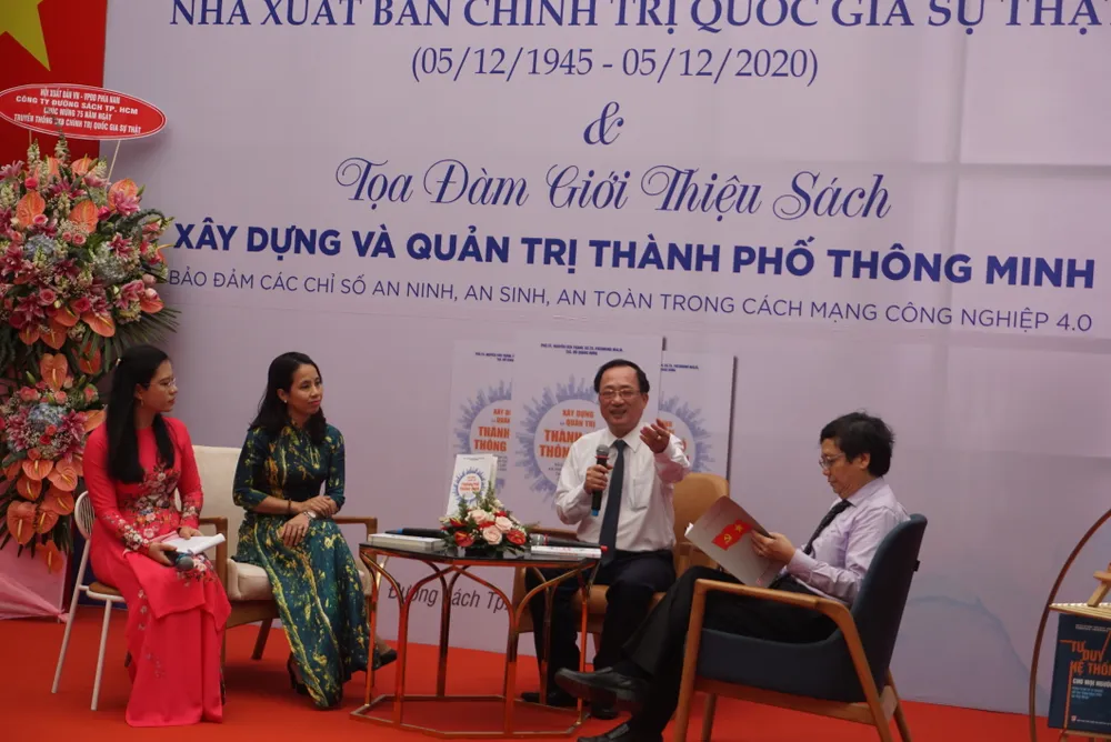Tọa đàm sách về xây dựng và quản trị thành phố thông minh  ảnh 3
