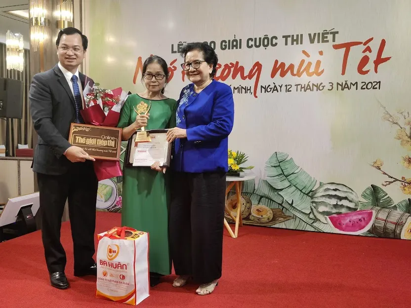 Tác giả 90 tuổi đoạt giải trong cuộc thi viết “Nhớ thương mùi Tết” ảnh 1