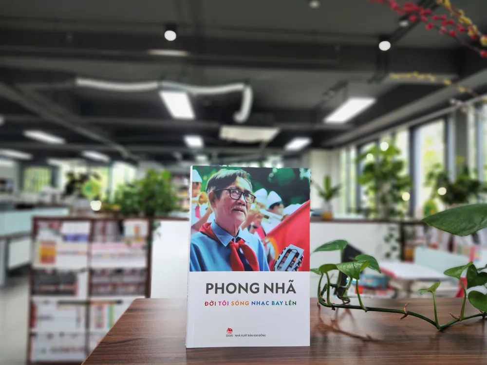 Ra mắt hồi ký, di cảo “Đời tôi sóng nhạc bay lên” của nhạc sĩ Phong Nhã ảnh 1