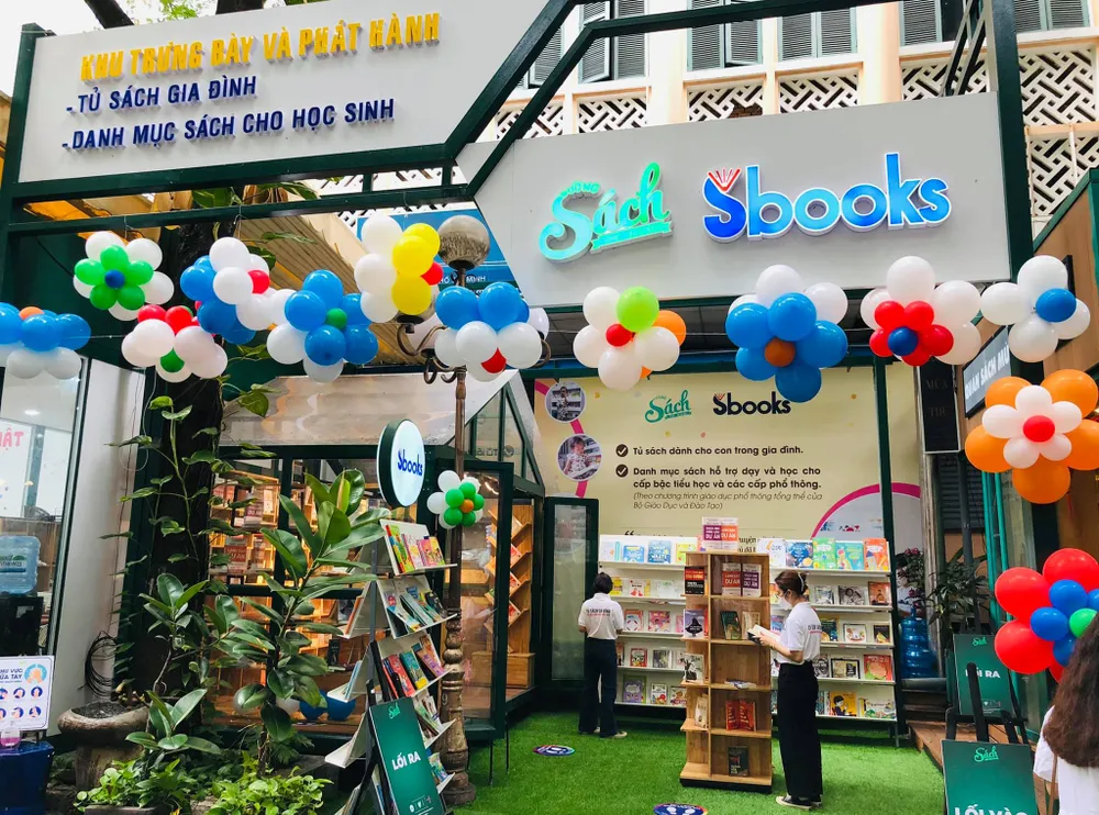 Khai trương khu trưng bày "Tủ sách gia đình" tại Đường sách TPHCM ảnh 1