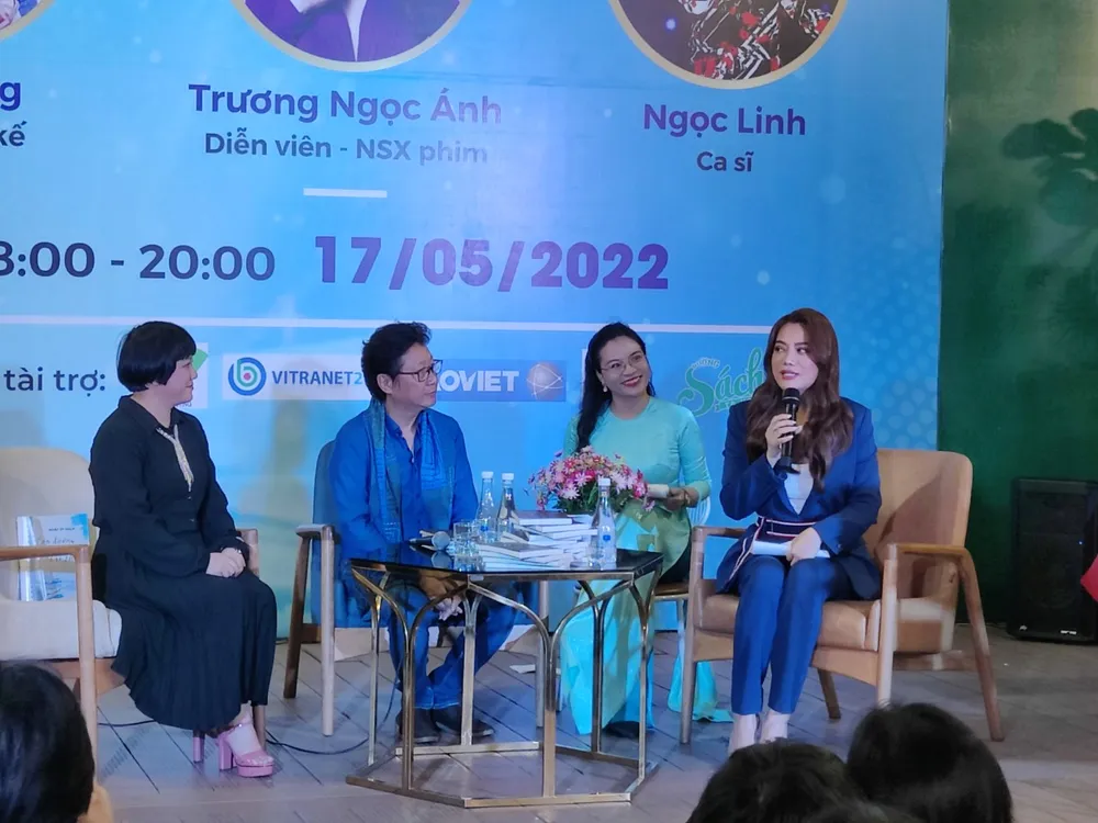 Chương trình giao lưu “Cuốn sách - Cuộc đời” ảnh 1