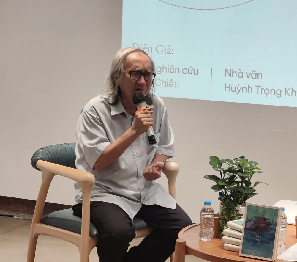 Nhà nghiên cứu Nhật Chiêu trò chuyện về ẩn ức cái đẹp trong tiểu thuyết “Kim Các Tự“ ảnh 4