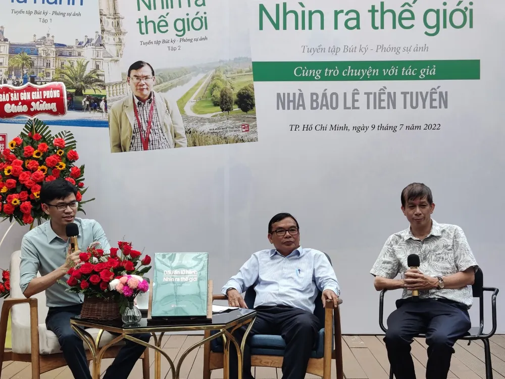 Cùng nhà báo Lê Tiền Tuyến nhìn ra thế giới ảnh 4