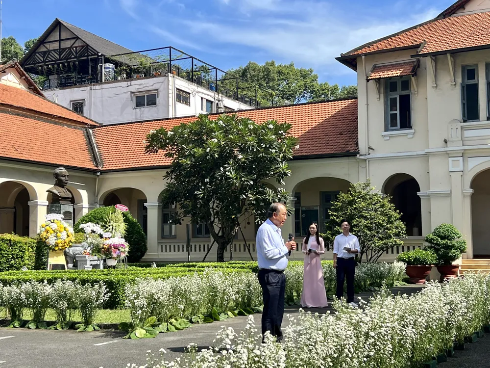 Tưởng nhớ một năm ngày nhà văn Lê Văn Nghĩa đi xa  ảnh 4