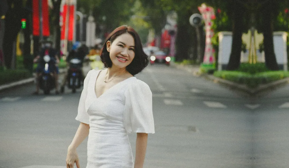 Cựu MC Minh Hương ra mắt sách truyền cảm hứng sống hạnh phúc ảnh 1