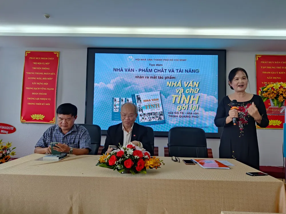 Giữ lại chữ tình trong giới văn chương ảnh 1