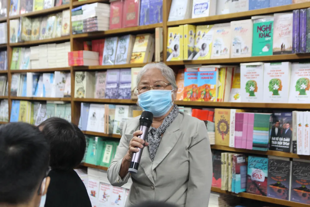 Nhà văn Phan Hồn Nhiên và tác giả Yang Phan truyền cảm hứng cho những người yêu văn chương ảnh 2