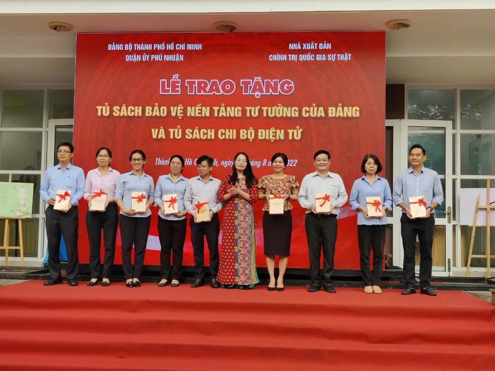 Phổ biến sách lý luận của Đảng đến đông đảo quần chúng nhân dân  ảnh 3