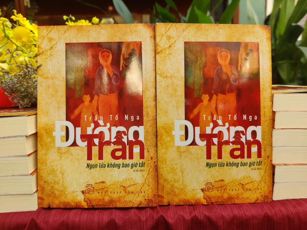 Xúc động với chương trình ra mắt sách của hai cựu cán bộ Đoàn  ảnh 2