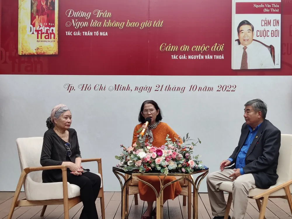 Xúc động với chương trình ra mắt sách của hai cựu cán bộ Đoàn  ảnh 1