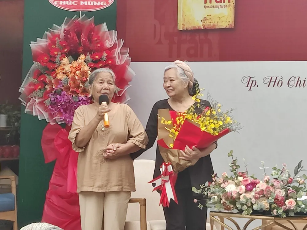 Xúc động với chương trình ra mắt sách của hai cựu cán bộ Đoàn  ảnh 3