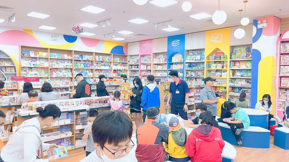 Nhà sách Fahasa Phú Lâm “lột xác” với nhiều tiện ích dành cho bạn đọc   ảnh 2