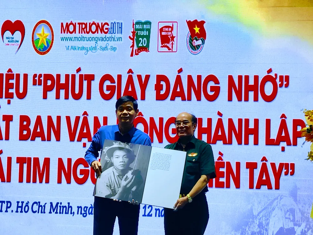 “Phút giây đáng nhớ” và câu chuyện đằng sau những bức ảnh về chiến trường Quảng Trị ảnh 1