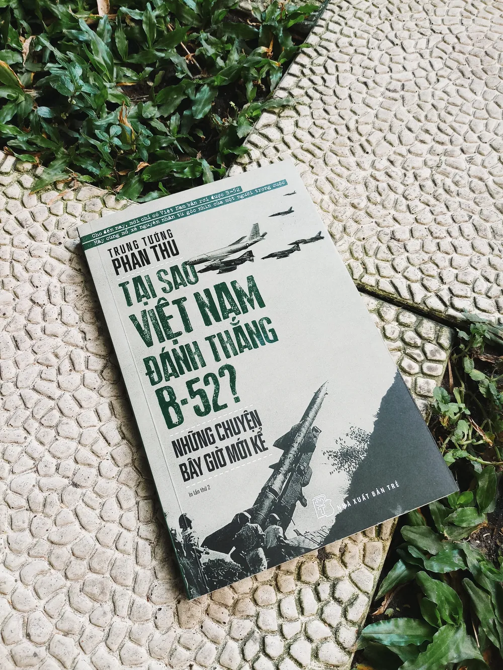 Ra mắt bộ sách kỷ niệm 50 năm chiến thắng “Hà Nội - Điện Biên Phủ trên không” ảnh 2