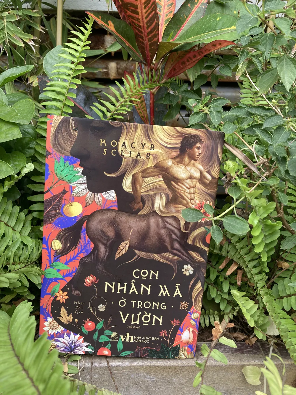 "Con nhân mã ở trong vườn" là tác phẩm đầy tính ẩn dụ về hành trình tìm kiếm hạnh phúc